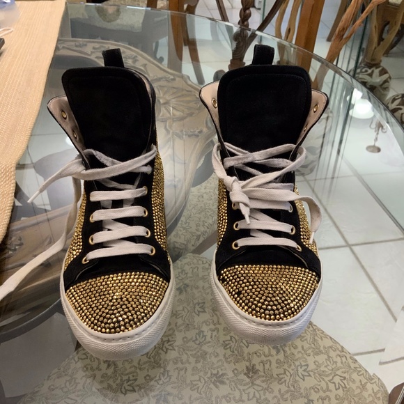 Le Silia | Shoes | Le Silia Swarovski Suede Crystal Sneakers | Poshmark